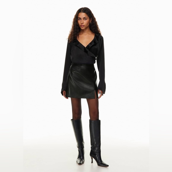 Wilfred Dresses & Skirts - Wilfred High-waisted Vegan Leather mini skirt Size: 2